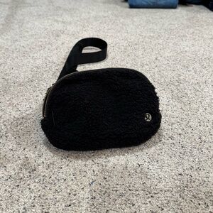Lululemon fleece belt bag 1L